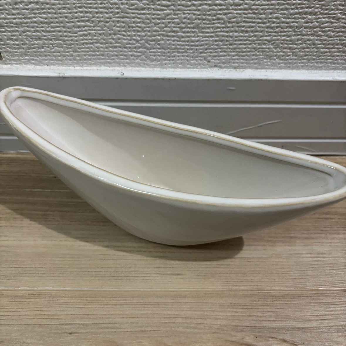 白い花器　舟形　フラワーベース