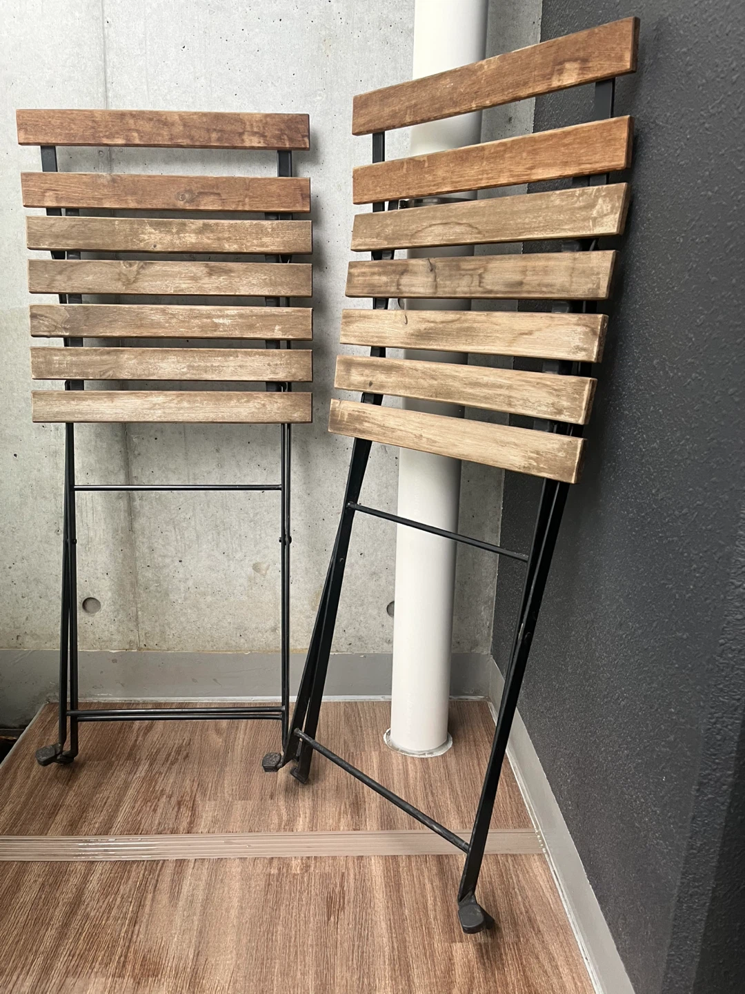 IKEA TÄRNÖ テルノー テーブル＆チェア2脚 屋外用 ブラック 木製 折りたたみテーブル＆チェア 3点セットの写真4枚目