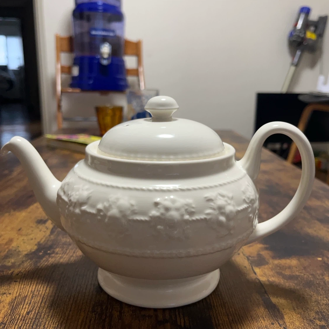 Wedgwood フェスティビティ アイボリー ティーポット