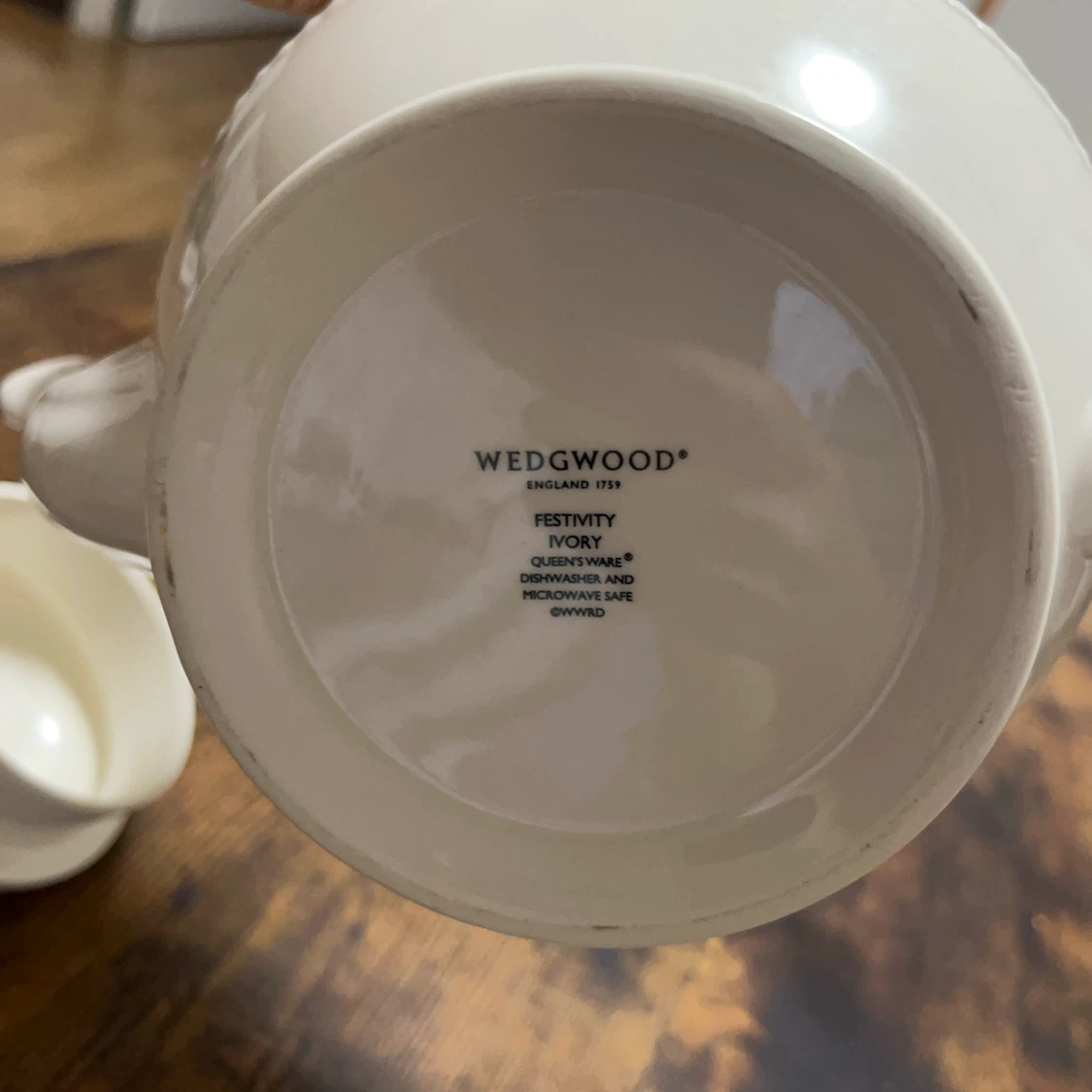 Wedgwood フェスティビティ　アイボリー　ティーポットの写真3枚目