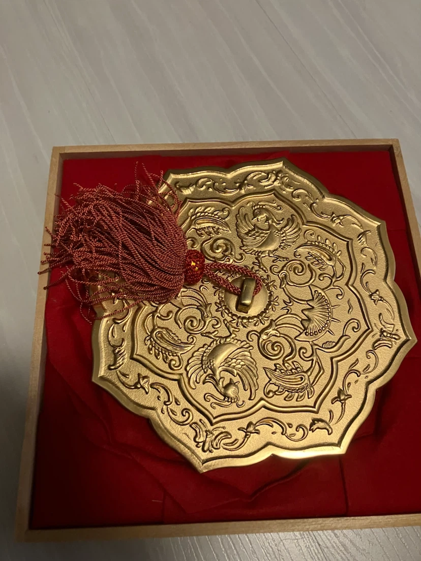 瑞宝鏡 奉祝記念 八稜鏡 黄金仕上げ 木箱入りの写真2枚目
