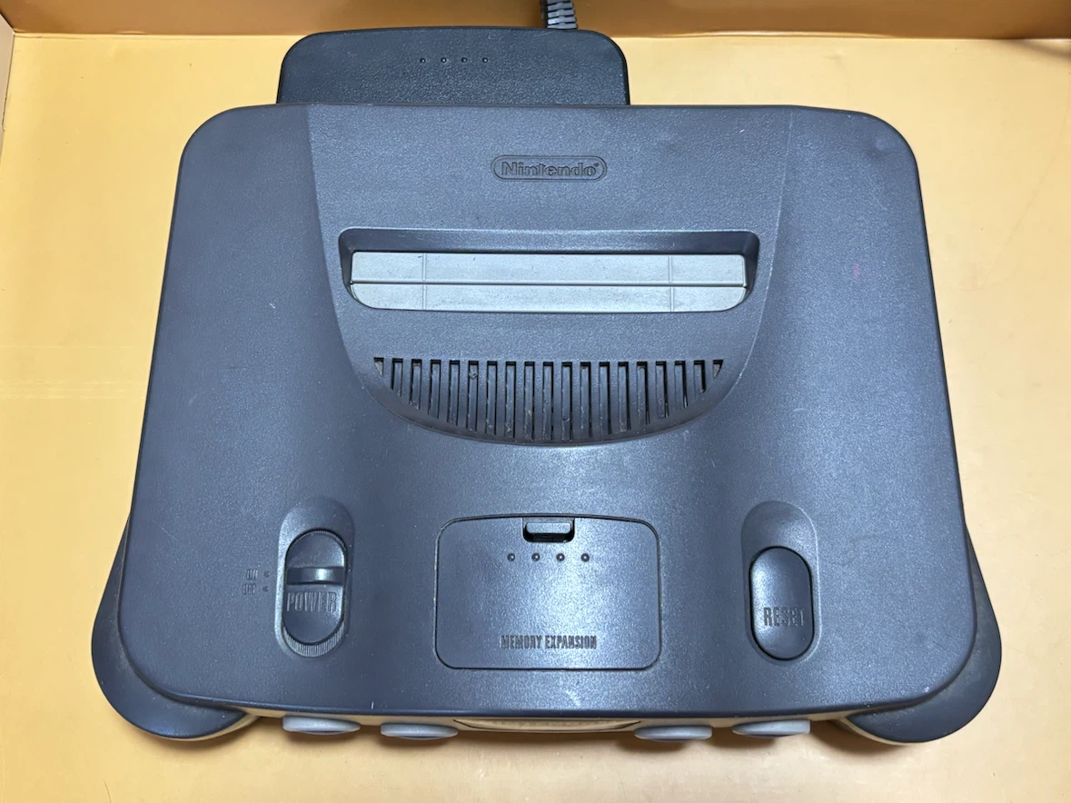 【通電確認済】NINTENDO 64 本体 / 純正ACアダプタ・S端子付きAVケーブルの写真2枚目