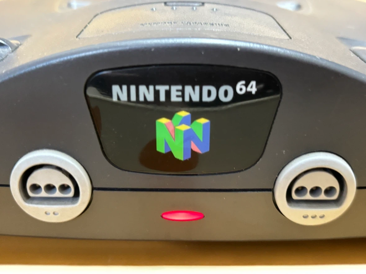 【通電確認済】NINTENDO 64 本体 / 純正ACアダプタ・S端子付きAVケーブルの写真3枚目