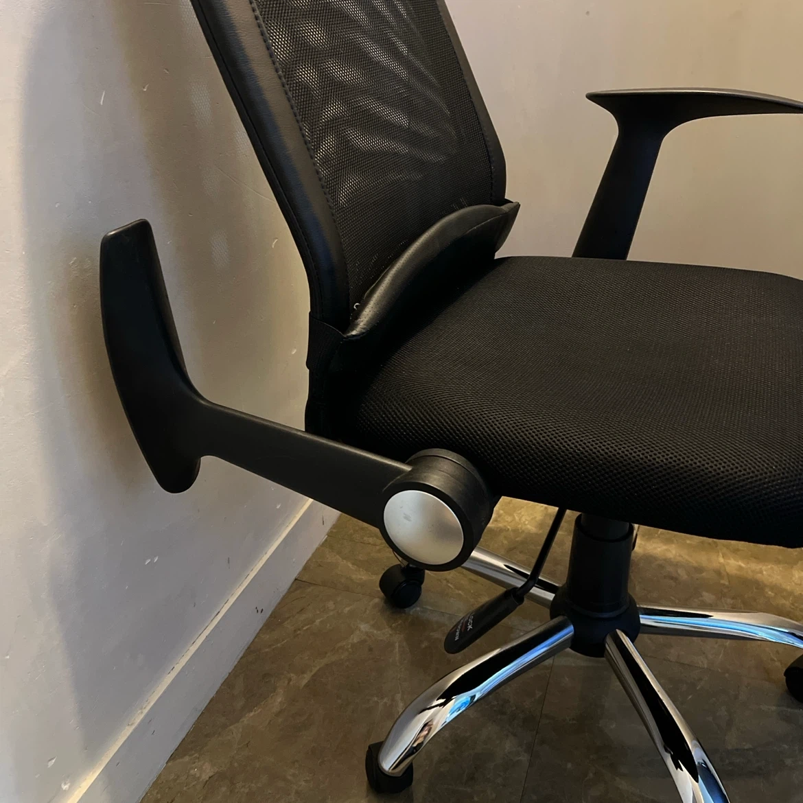 カグクロ オフィスチェア マネージメントチェアHW 社長椅子 メッシュチェア ロッキング強さ調節 HW-207の写真8枚目