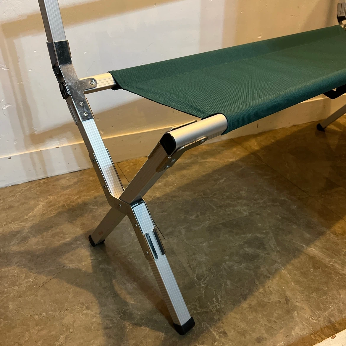 幅118cm アルミ製折りたたみ式ベンチ 2人掛け背もたれ付 キャンプの写真4枚目