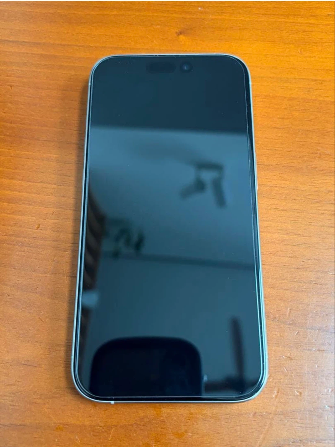 【128GB】アップル iPhone 15 Proの写真2枚目