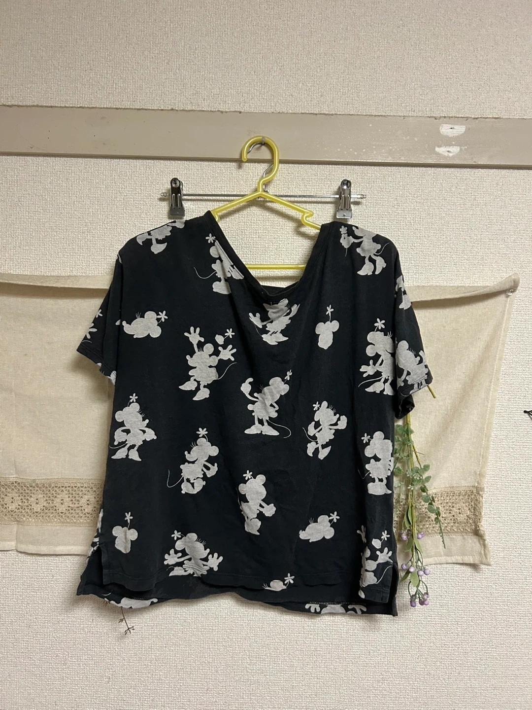 ミッキーマウス 総柄Tシャツ ブラック Mサイズ