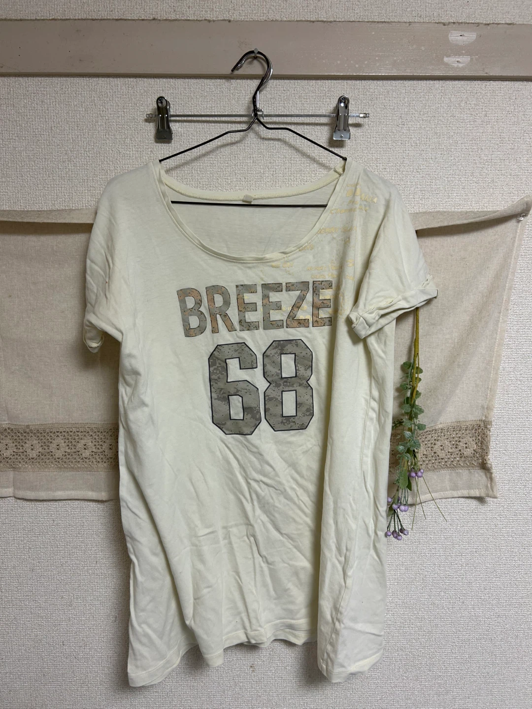 BREEZE 68 ロゴプリント 半袖Tシャツ クリーム M
