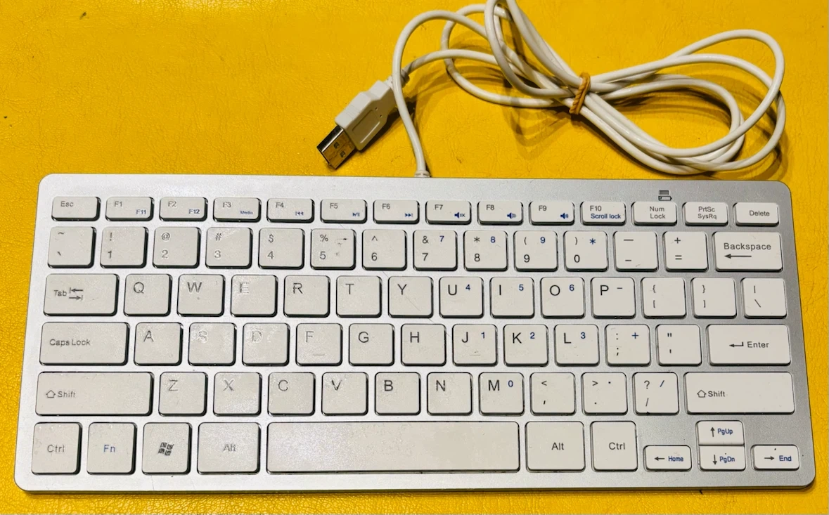 USB 有線キーボード コンパクト ホワイト 動作確認済み
