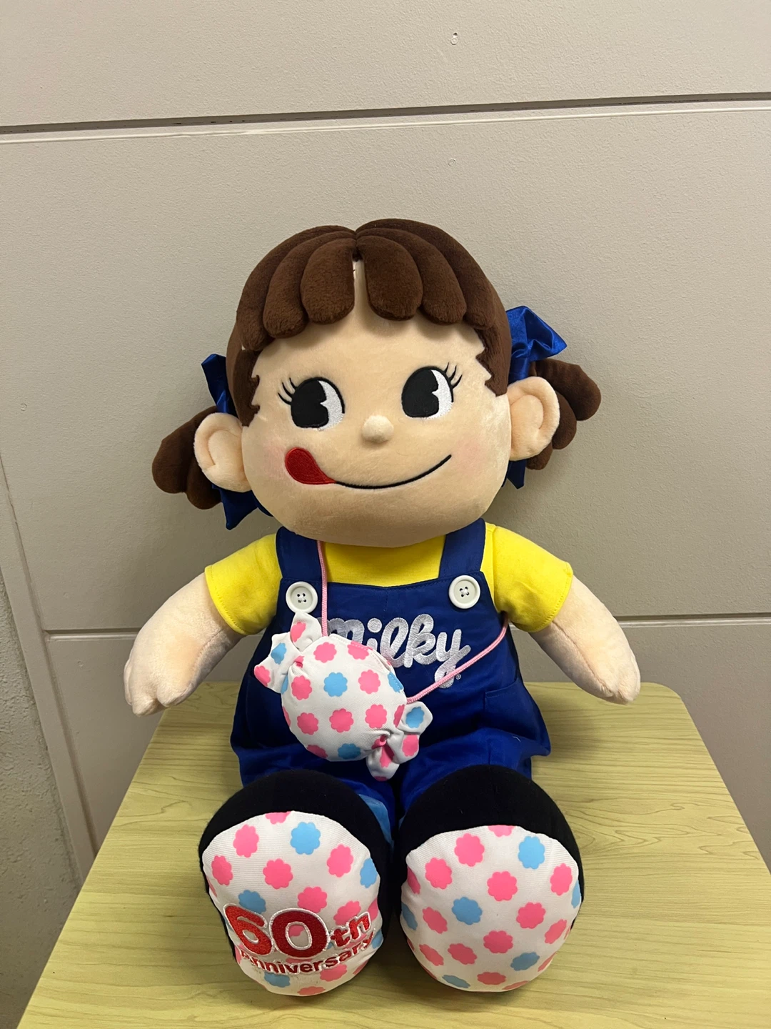 不二家 ペコちゃん 60周年記念 ぬいぐるみ２つと首振り箱入り未開封で３つセットの写真2枚目