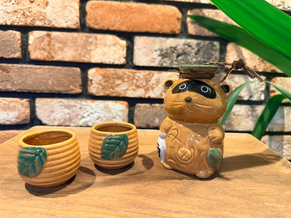 タヌキの徳利とお猪口セット