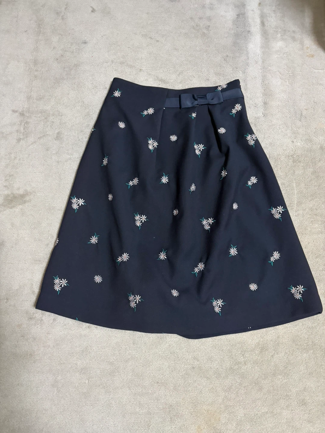 クチュールブローチ 花柄刺繍スカート ネイビー