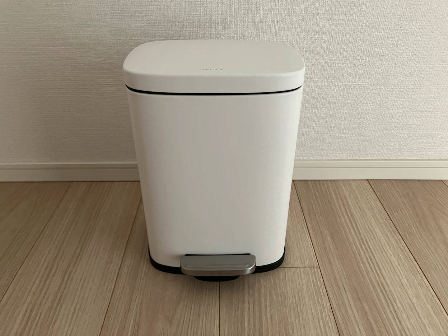 ゴミ箱（ペダル式、5ℓ）の写真2枚目