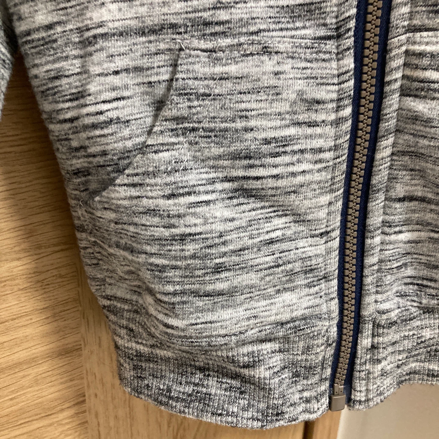キッズアールズ ジップアップパーカー 90cmの写真3枚目