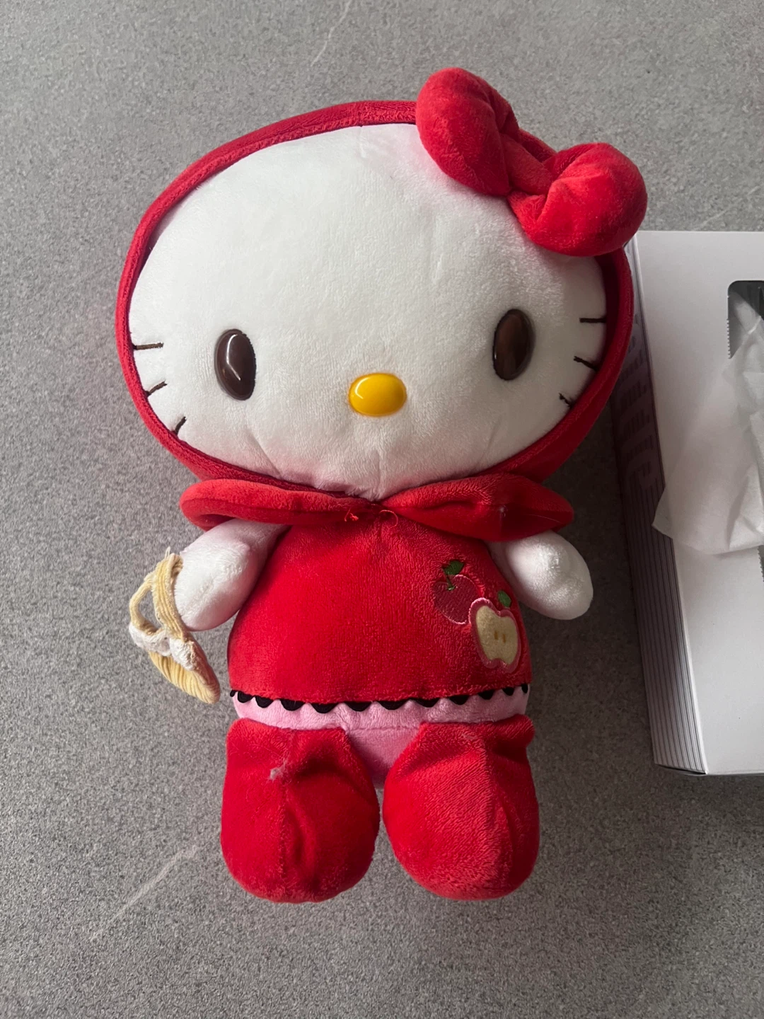 ハローキティ 赤ずきん ぬいぐるみの写真2枚目