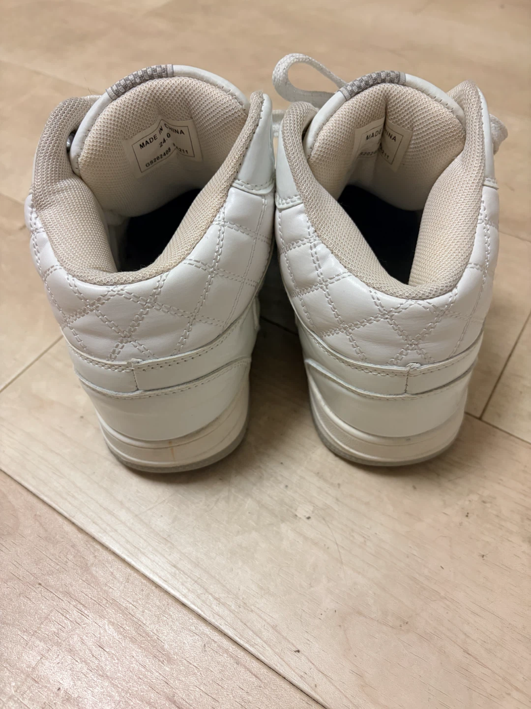ハイカットスニーカー　24.0cmの写真3枚目