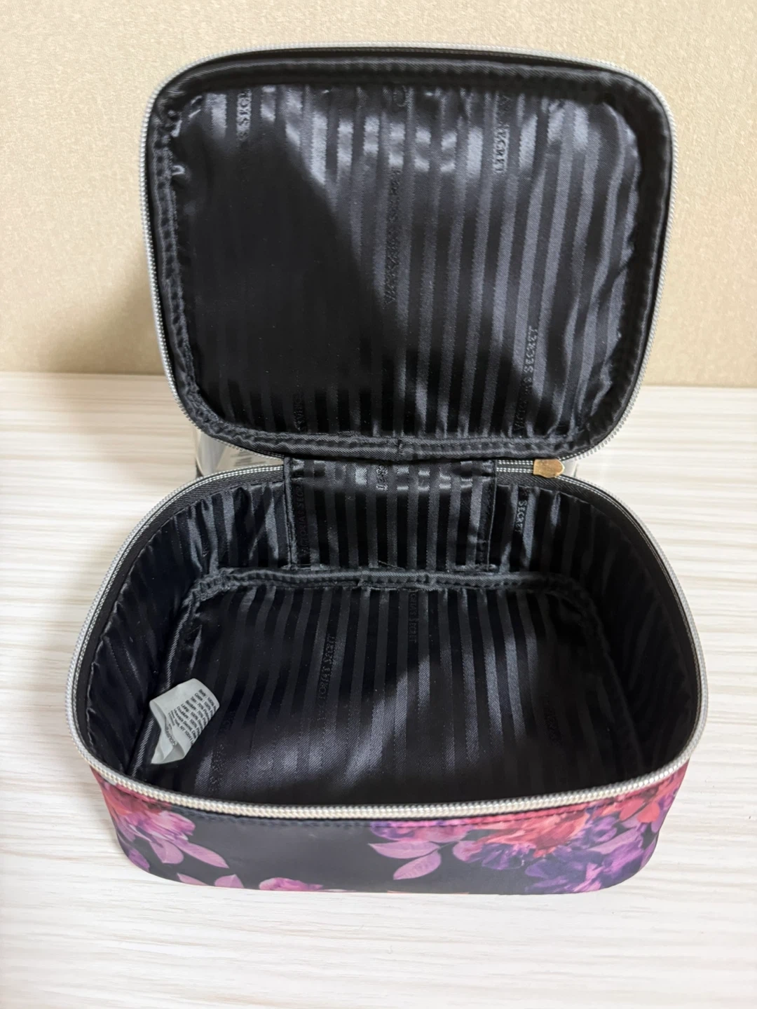 美品 Victoria’s Secret 旅行用 トラベルポーチ ヴィクシー ヴィクトリアシークレットの写真2枚目