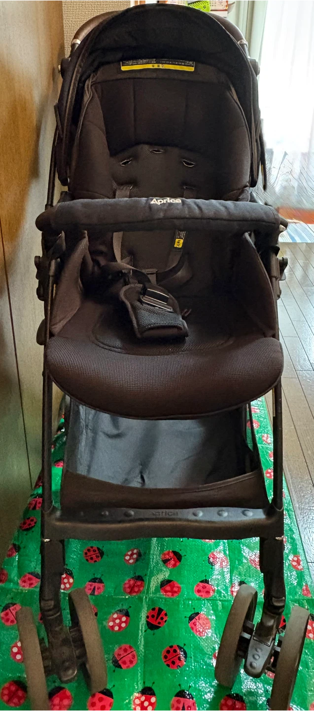 【新生児から使用できる】アップリカ ベビーカー ブラックの写真2枚目
