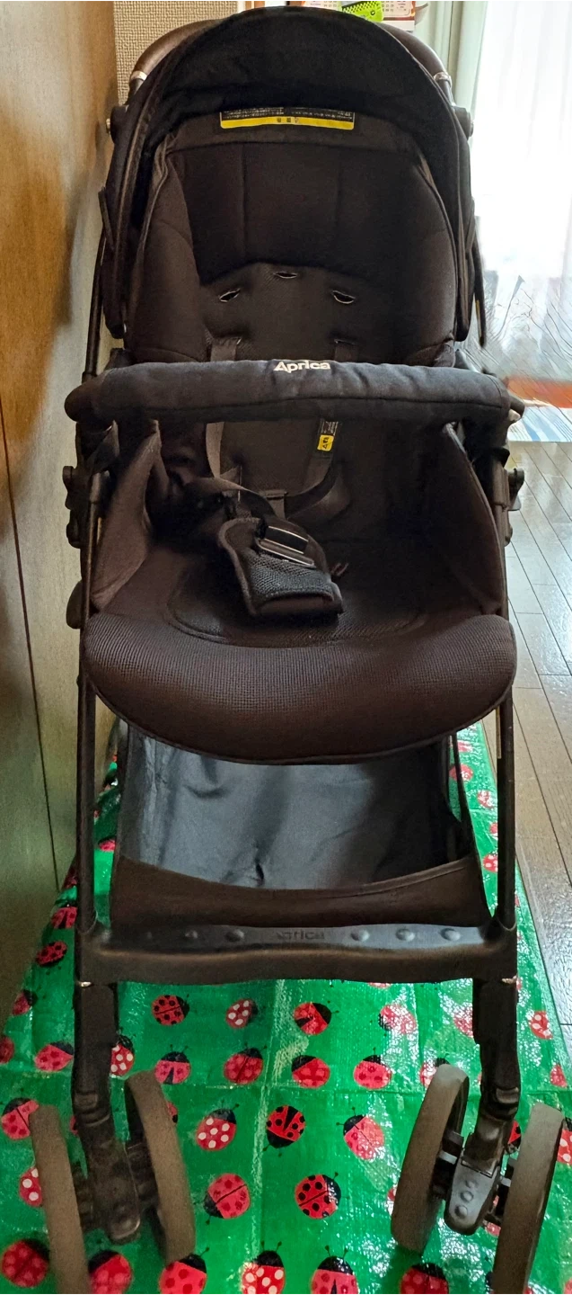 【新生児から使用できる】アップリカ ベビーカー ブラックの写真2枚目