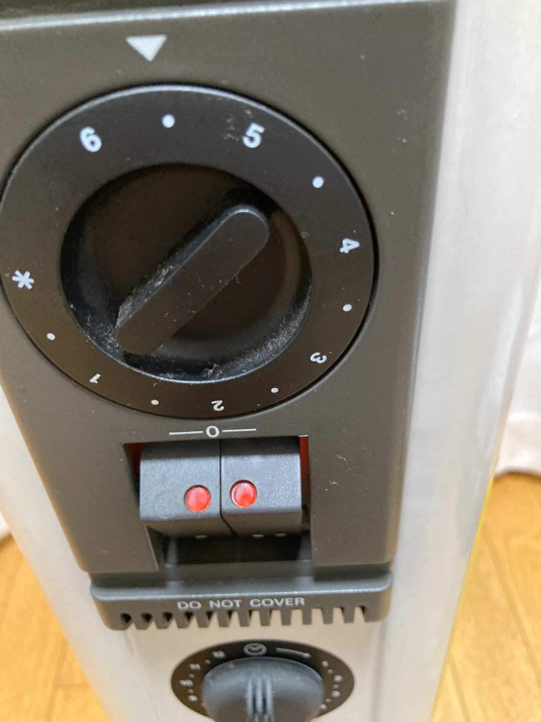 【動作確認済】デロンギ オイルヒーター H350812TQC（8枚フィン/1200W）の写真2枚目