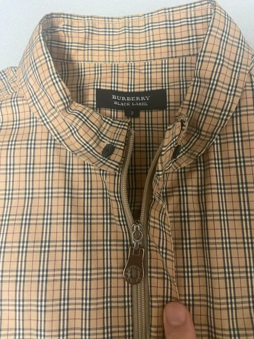 burberry バーバリー ブラックレーベル 半袖 ジップアップ ノバチェック 2サイズの写真2枚目