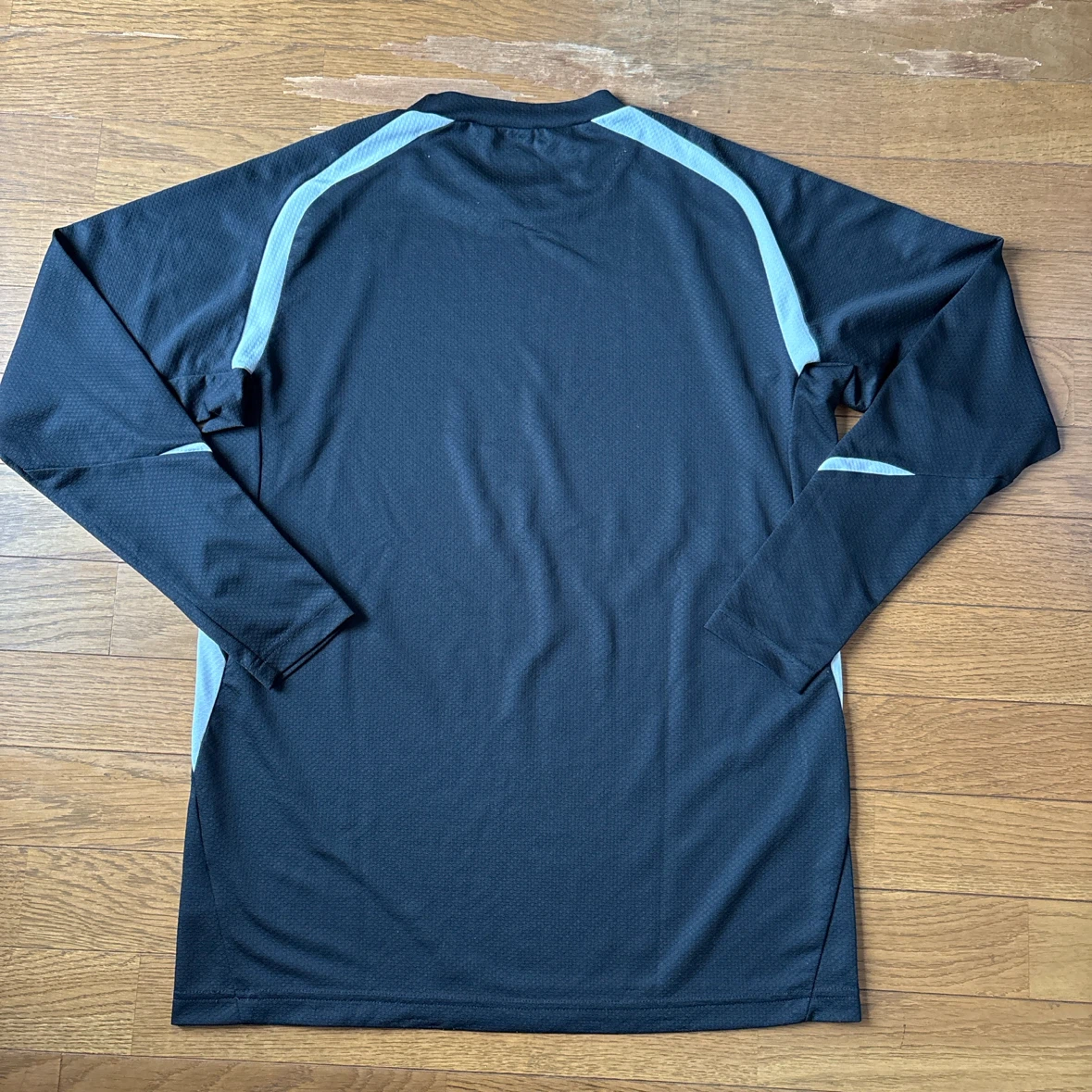 ミズノ　トレーニングシャツ　XLの写真2枚目