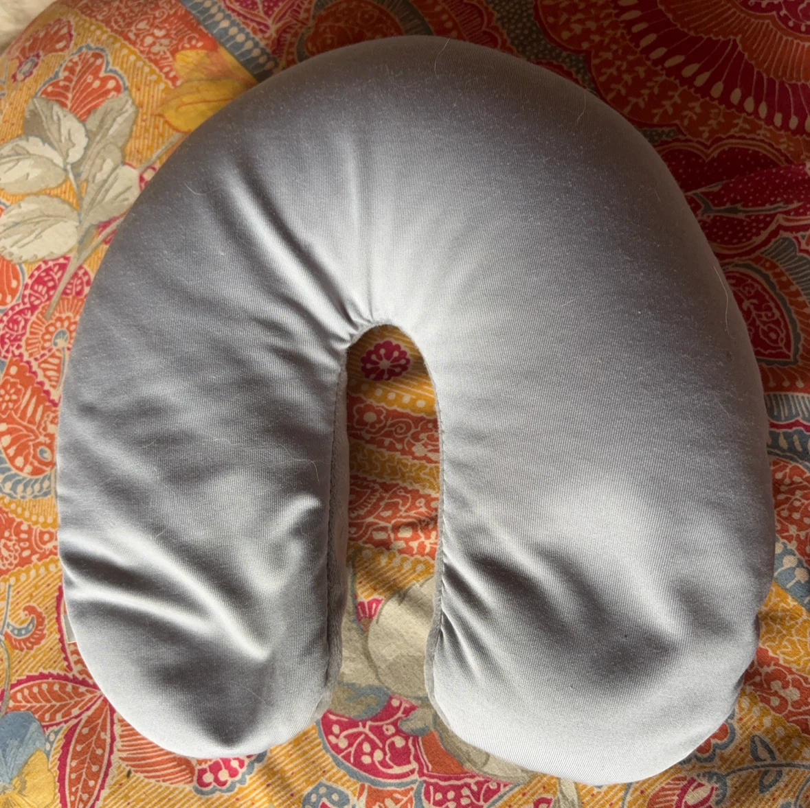 ネックピロー クッション グレーの写真2枚目