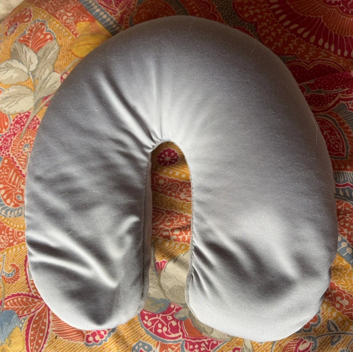 ネックピロー クッション グレーの写真2枚目