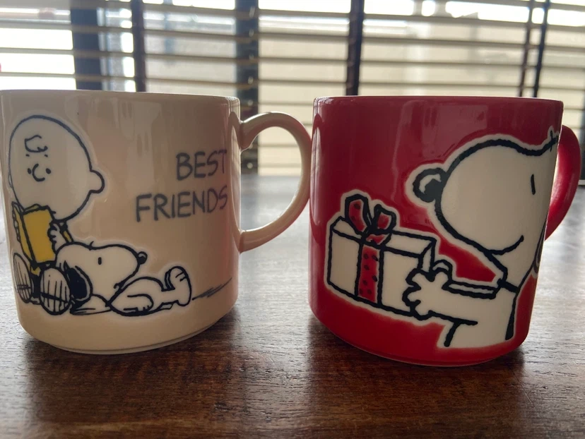 山加商店(yamaka)が製造・販売しているPEANUTS(スヌーピー)のマグカップシリーズ2個セット