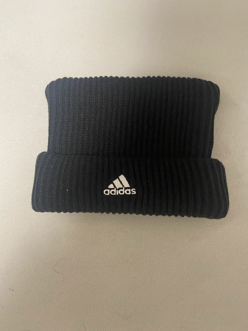 adidas アディダス ニット帽 黒の写真2枚目