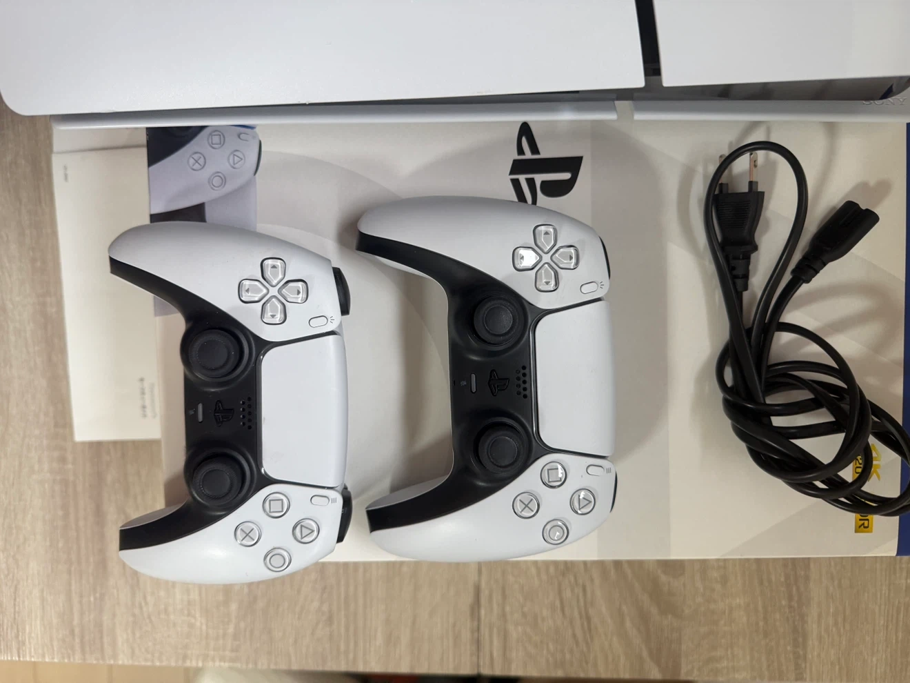 ソニー プレイステーション5 本体 コントローラー2個&おまけ付きの写真2枚目