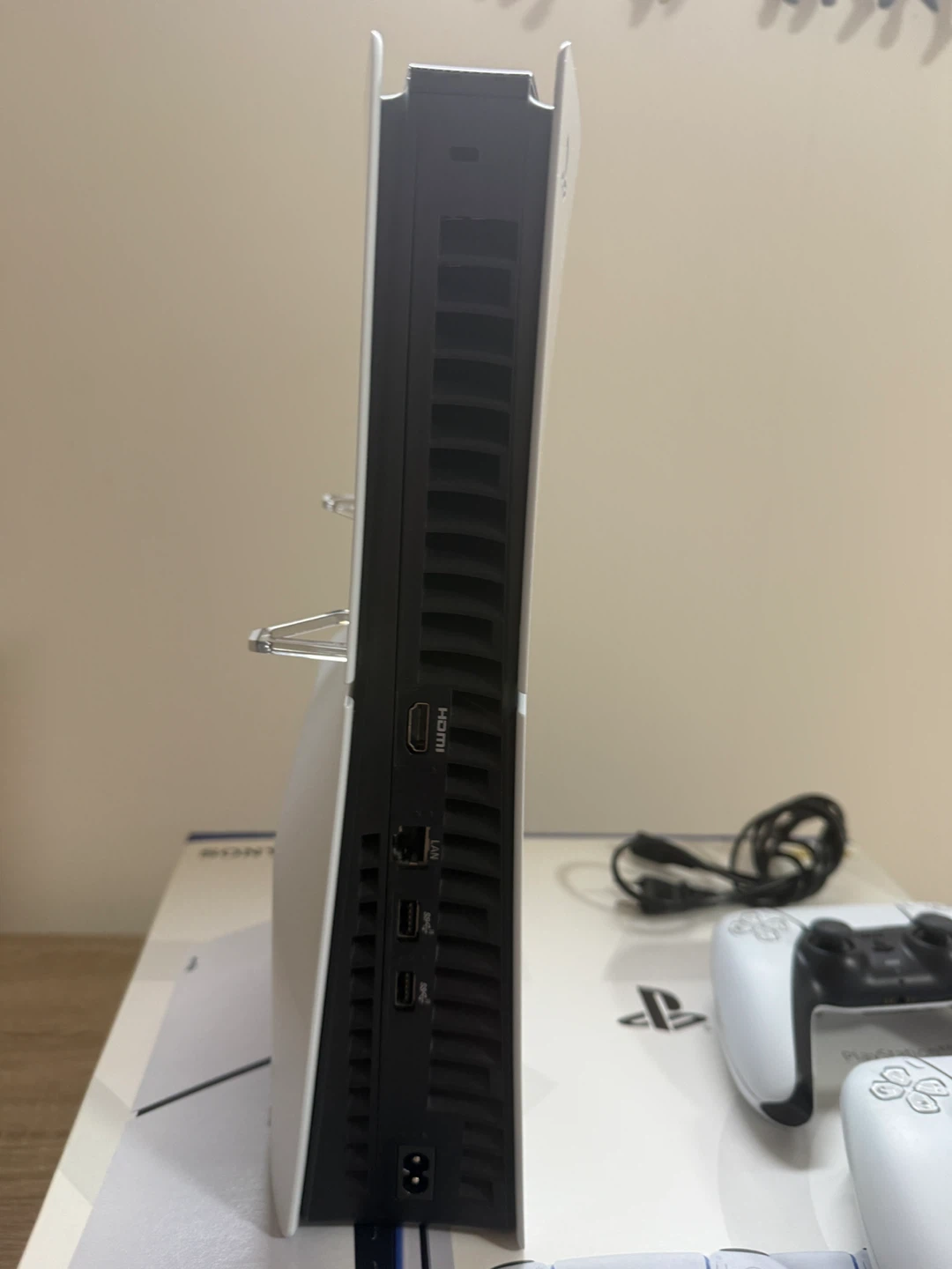 ソニー プレイステーション5 本体 コントローラー2個&おまけ付きの写真4枚目