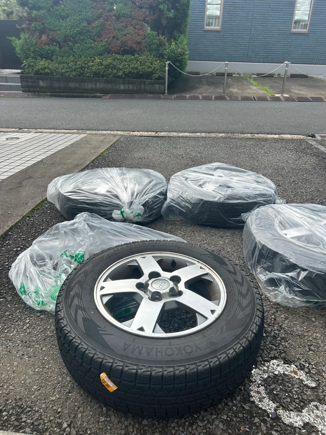 ヨコハマ スタッドレスタイヤ 175/80R15 4本セットの写真3枚目