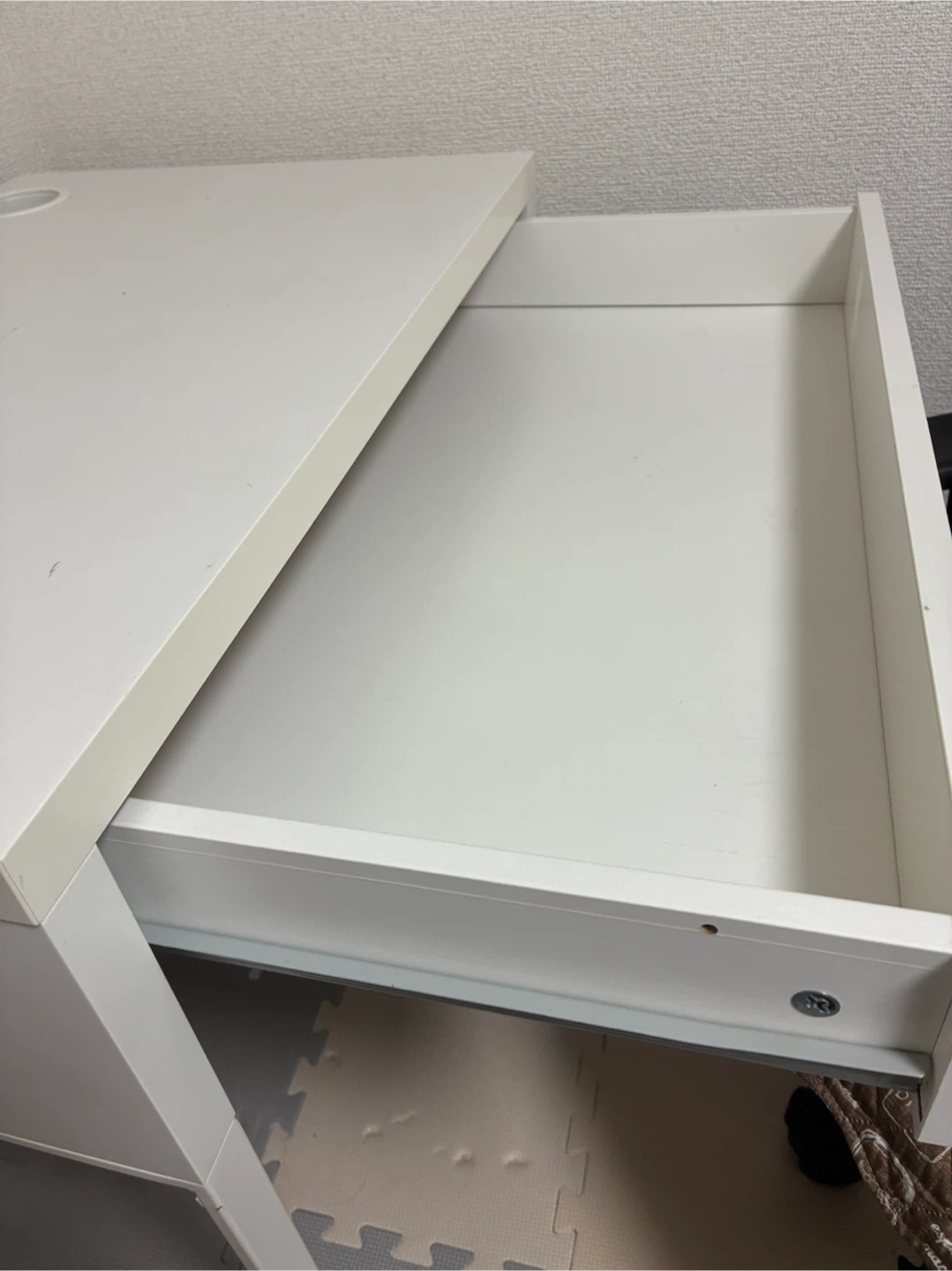 IkEA シンプルデスク 引き出し付き ホワイトの写真4枚目