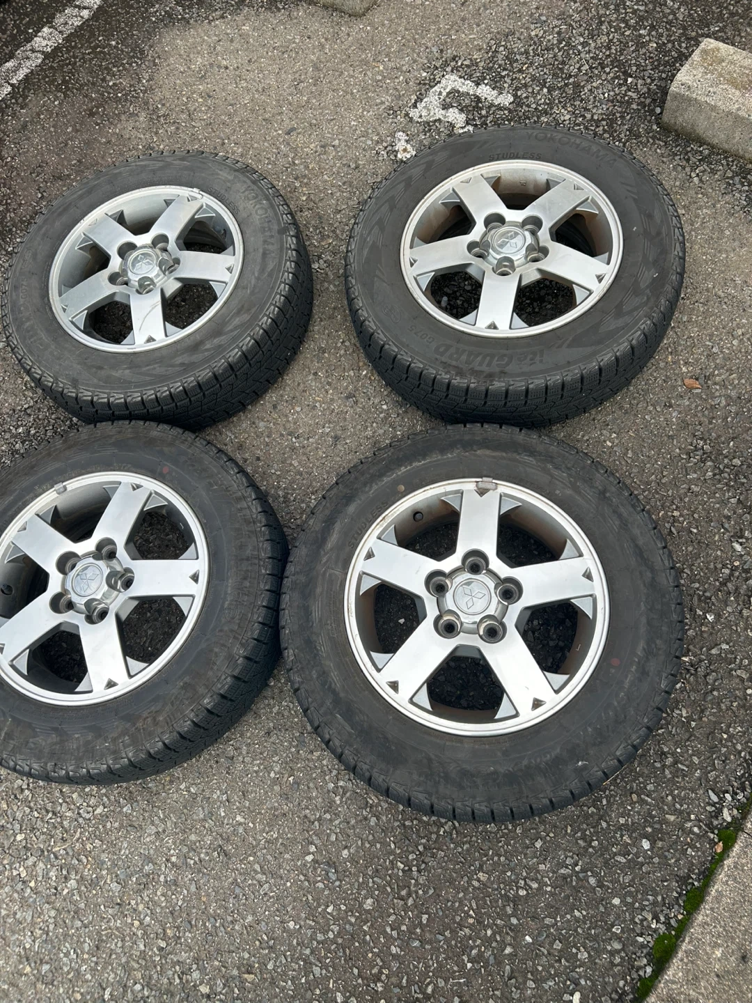 ヨコハマ スタッドレスタイヤ 175/80R15 4本セット