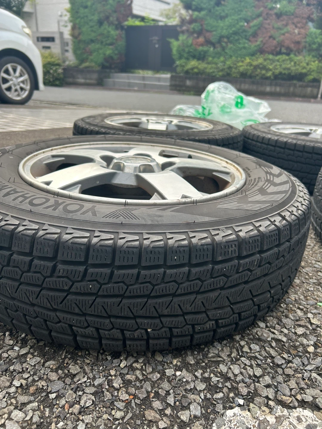 ヨコハマ スタッドレスタイヤ 175/80R15 4本セットの写真2枚目