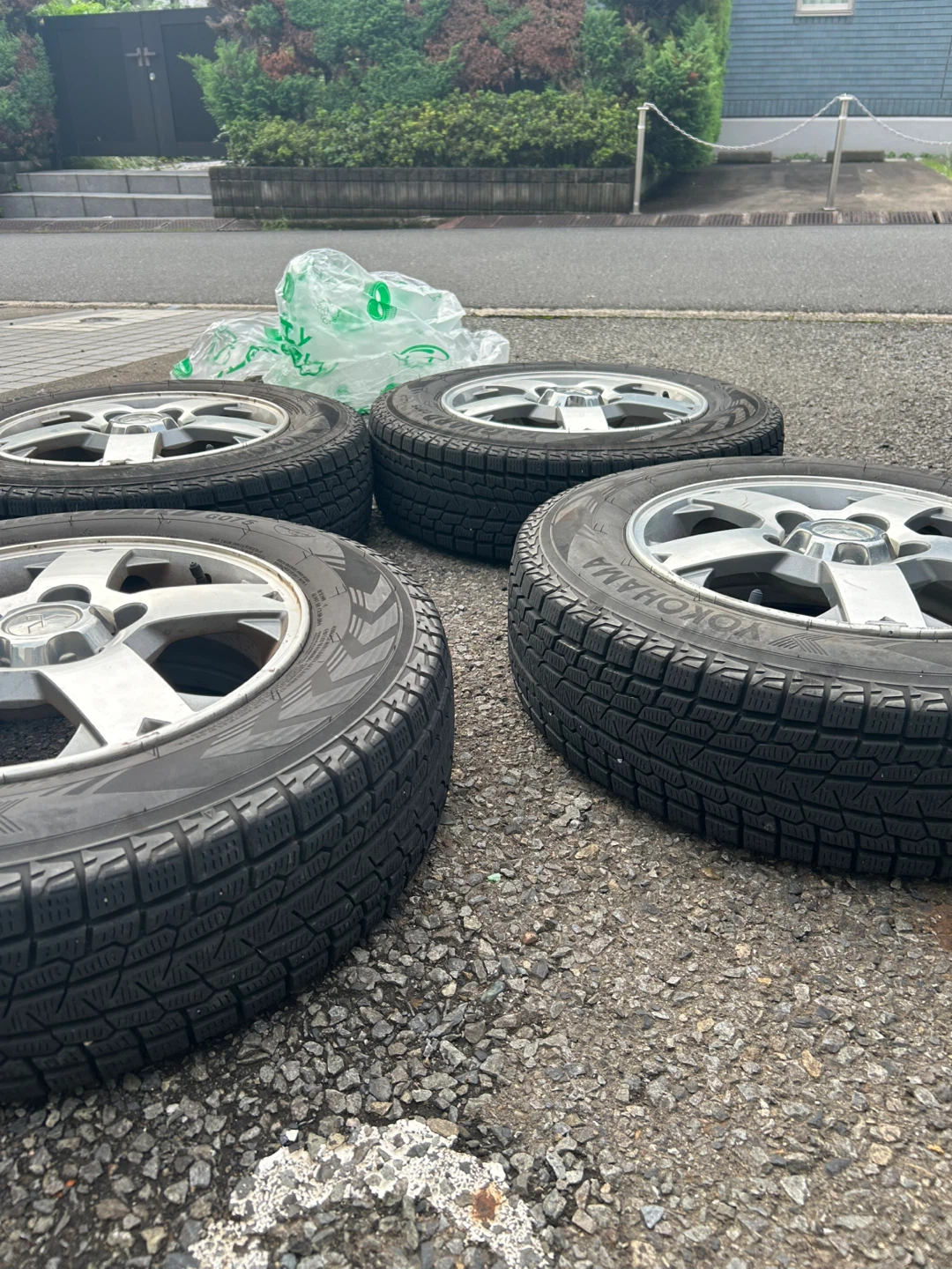 ヨコハマ スタッドレスタイヤ 175/80R15 4本セットの写真8枚目