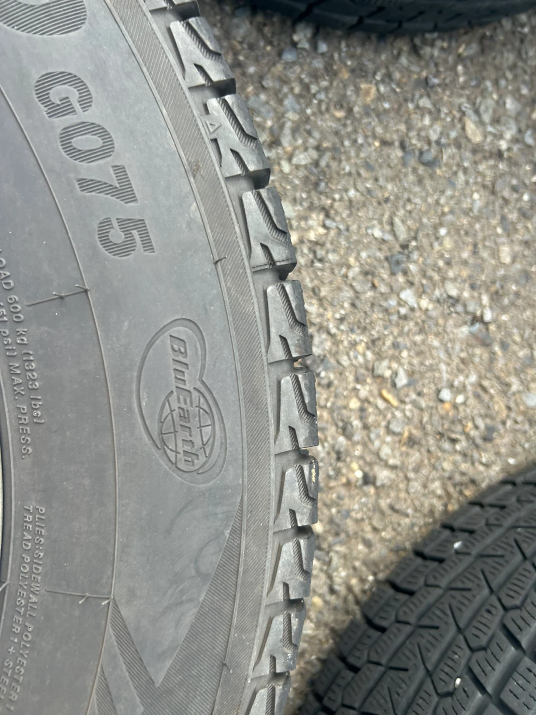 ヨコハマ スタッドレスタイヤ 175/80R15 4本セットの写真9枚目