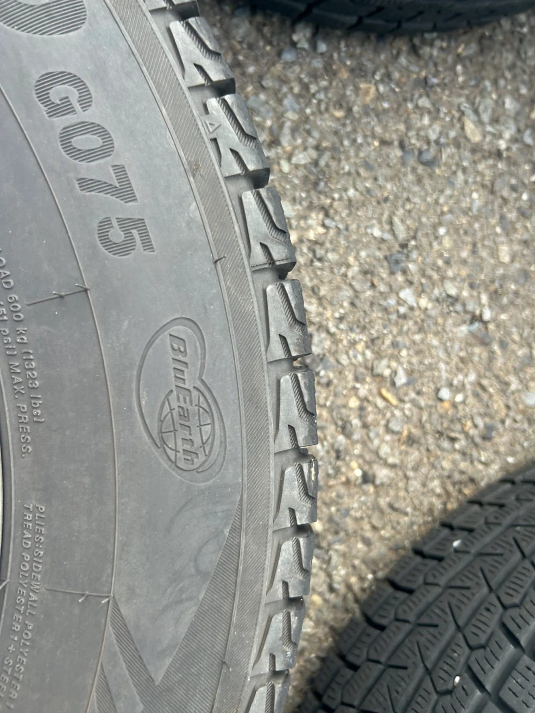 ヨコハマ スタッドレスタイヤ 175/80R15 4本セットの写真9枚目