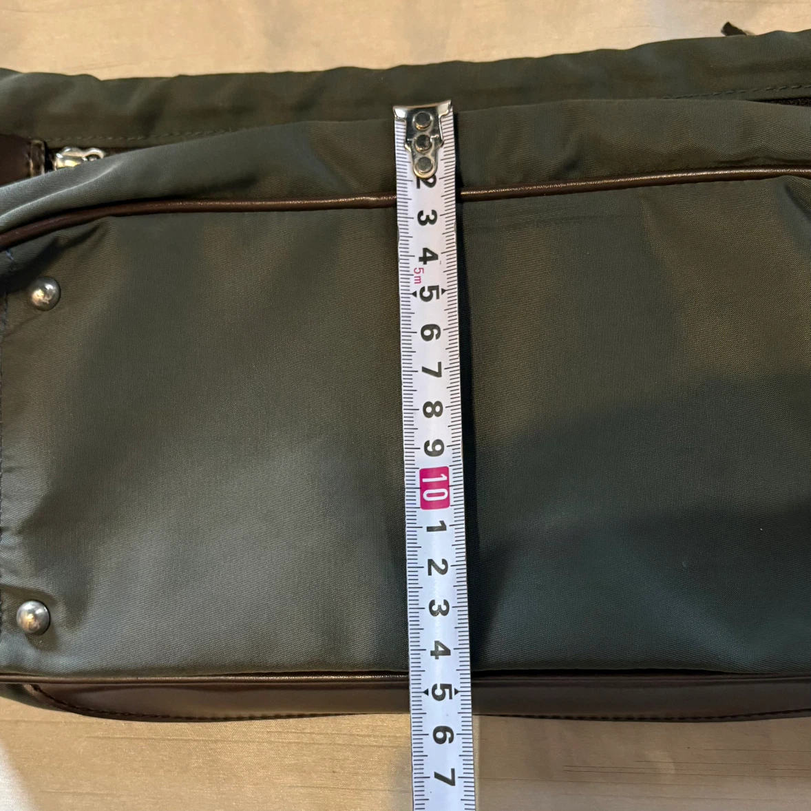 MANDARINA DUCK　ACEコラボ　ナイロン ショルダーバッグ カーキ ブラウン系の写真4枚目