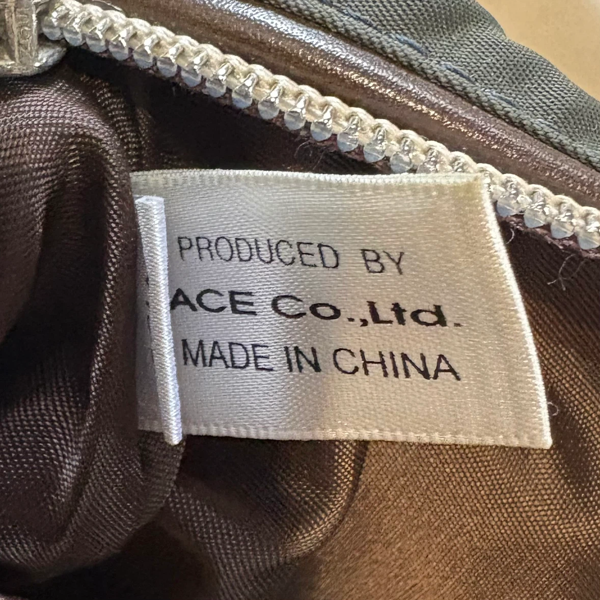 MANDARINA DUCK　ACEコラボ　ナイロン ショルダーバッグ カーキ ブラウン系の写真8枚目