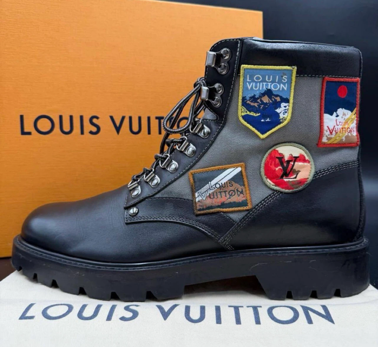 LOUIS VUITTON ルイヴィトン オーベルカンフライン ロゴ ワッペン レザー ブーツ メンズブラック系27cm