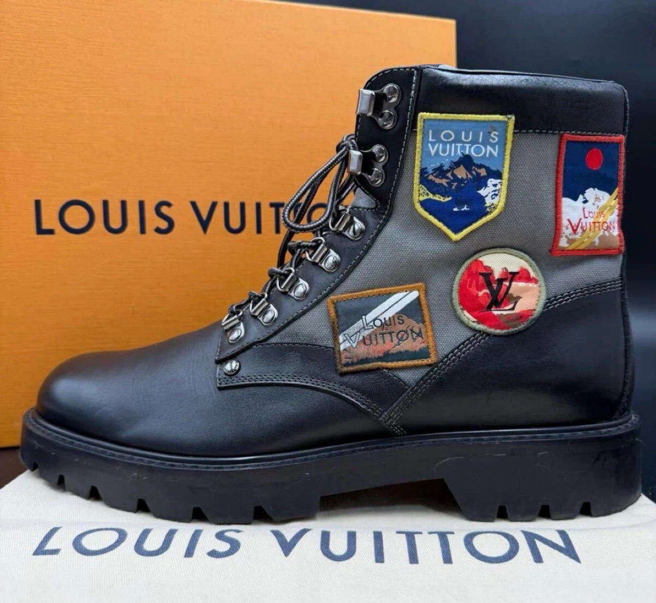 LOUIS VUITTON ルイヴィトン オーベルカンフライン ロゴ ワッペン レザー ブーツ メンズブラック系27cm