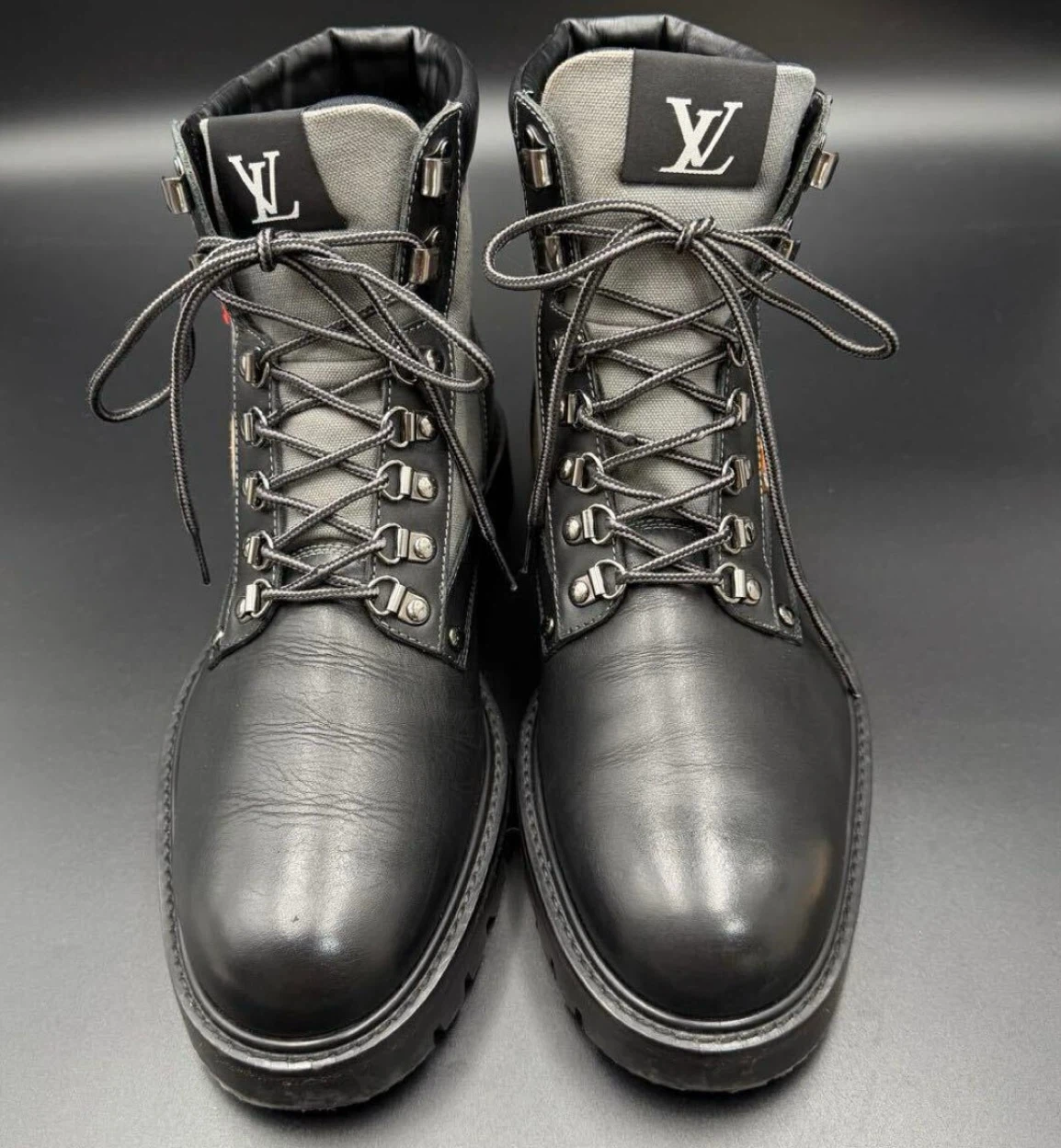 LOUIS VUITTON ルイヴィトン オーベルカンフライン ロゴ ワッペン レザー ブーツ メンズブラック系27cmの写真4枚目