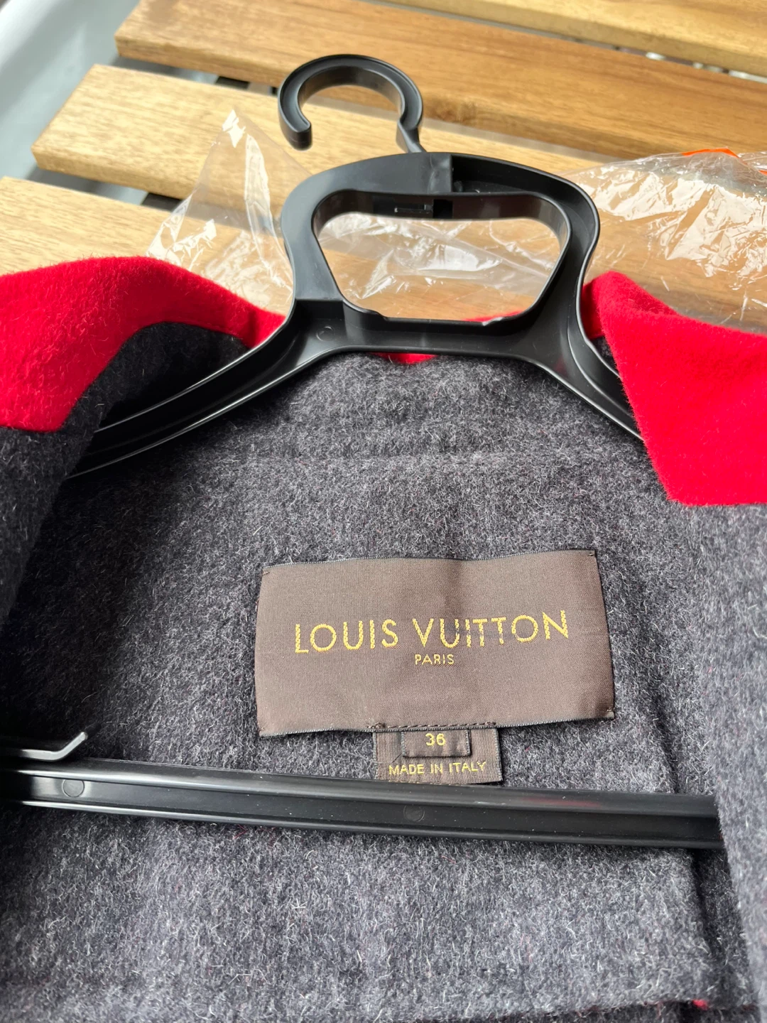 LOUIS VUITTON ルイ・ヴィトン ケープコート 赤 レッド サイズ36の写真5枚目