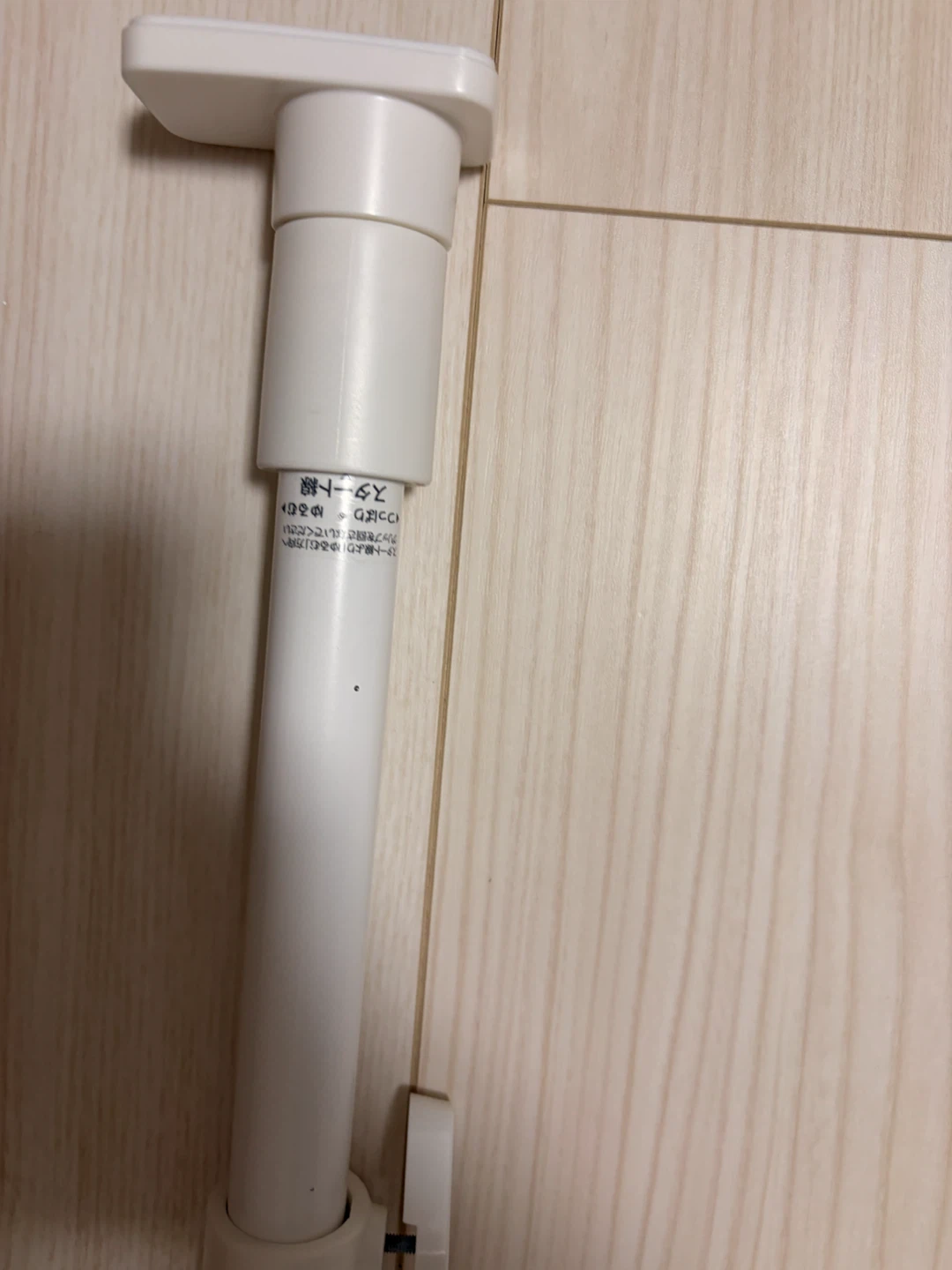 家具転倒防止突っ張り棒 ホワイト美品の写真3枚目