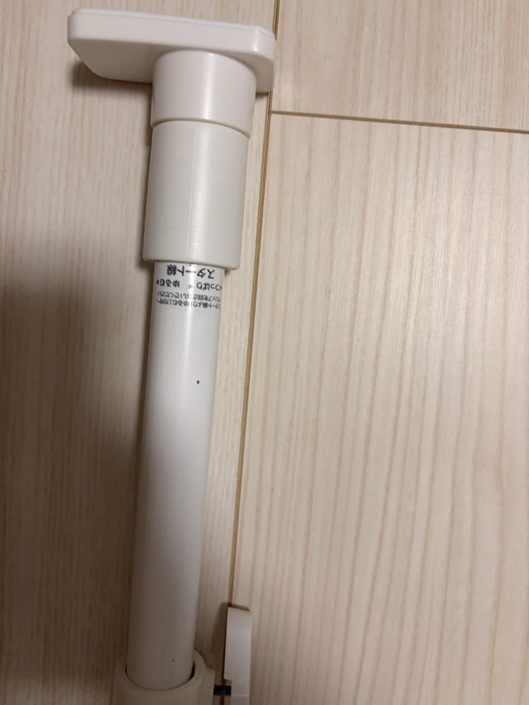 家具転倒防止突っ張り棒 ホワイト美品の写真3枚目
