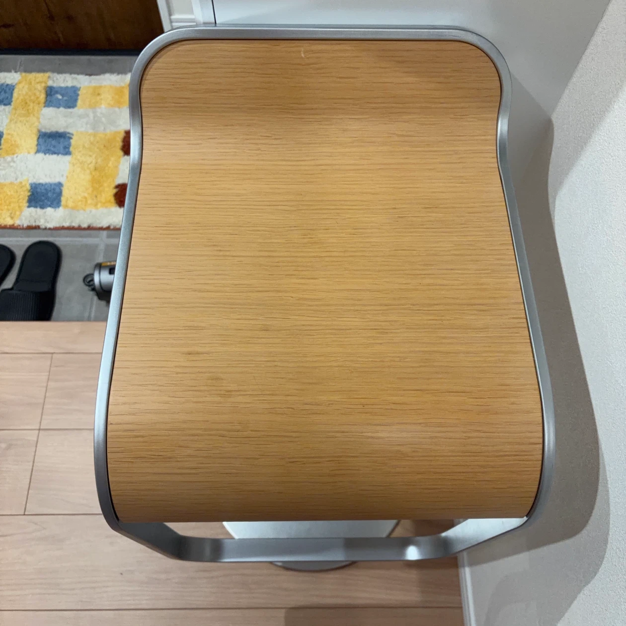 イタリアの家具メーカー Lapalma（ラパルマ）の「LEM」スツールの写真2枚目
