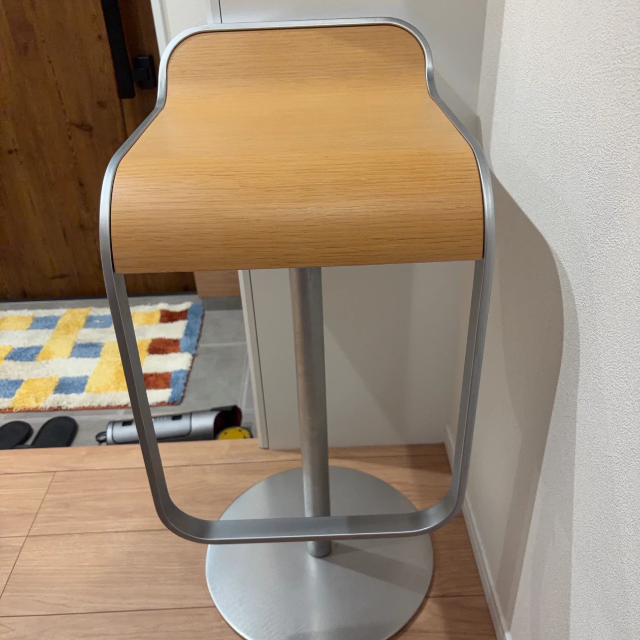 イタリアの家具メーカー Lapalma（ラパルマ）の「LEM」スツールの写真3枚目