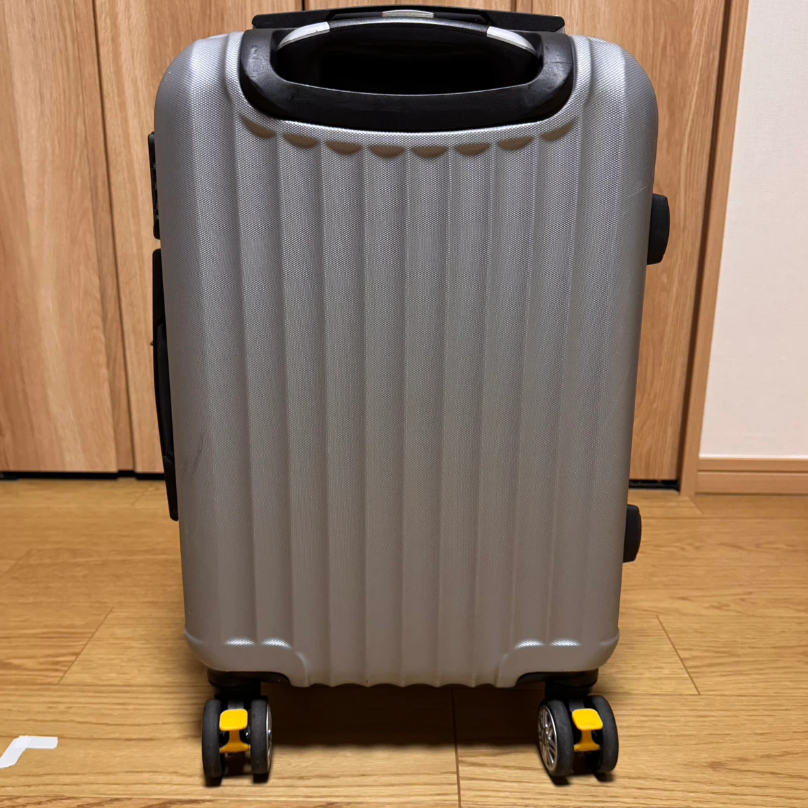 ボフォーム スーツケース シルバー　機内持ち込み不可サイズの写真3枚目